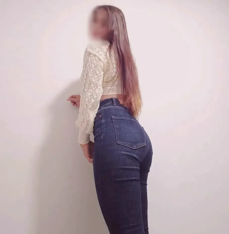 Ela, 28