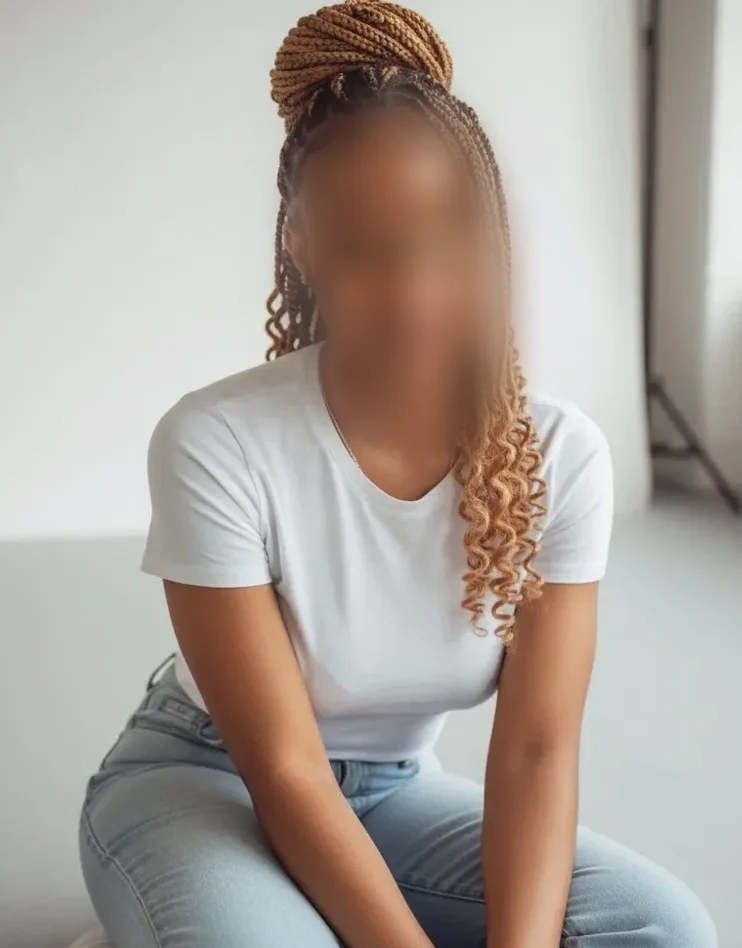 Jacqueline, 28