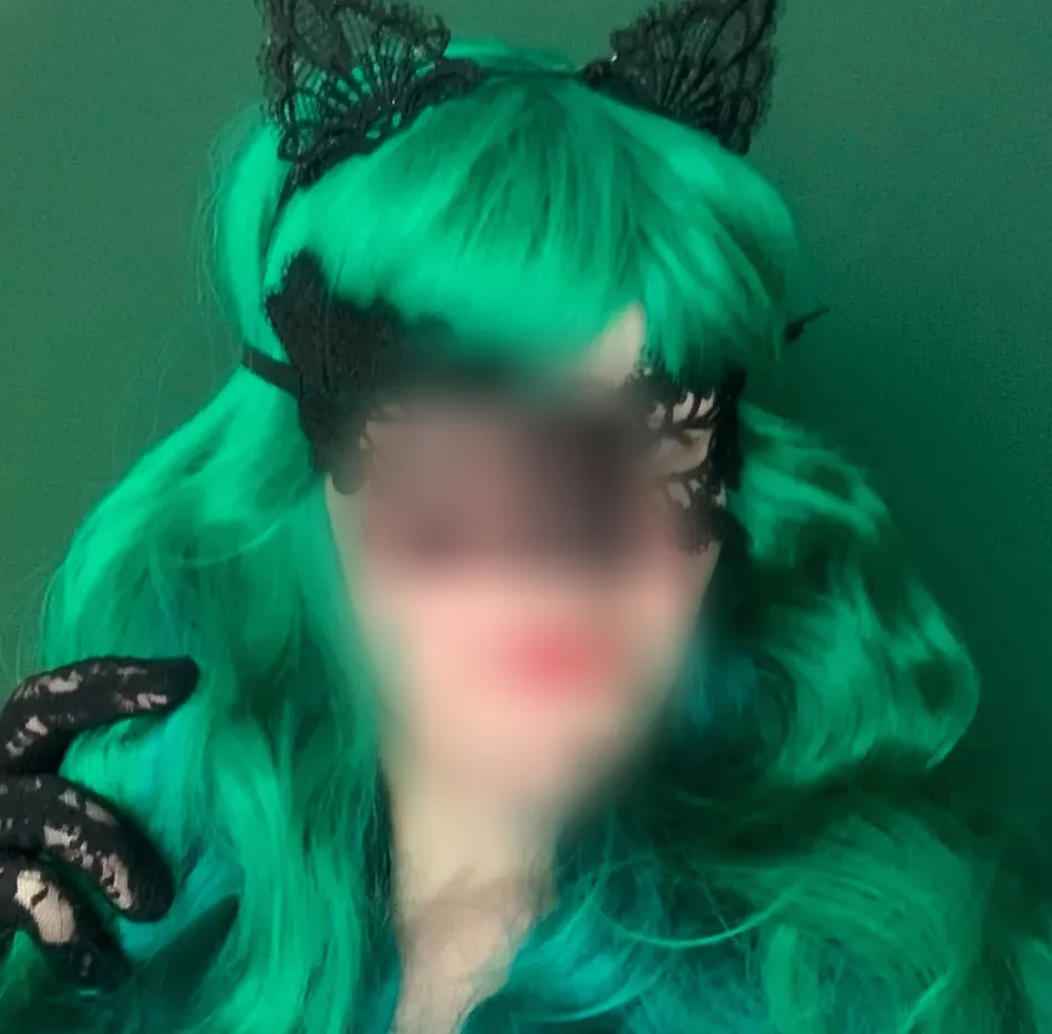 Lilly, 24