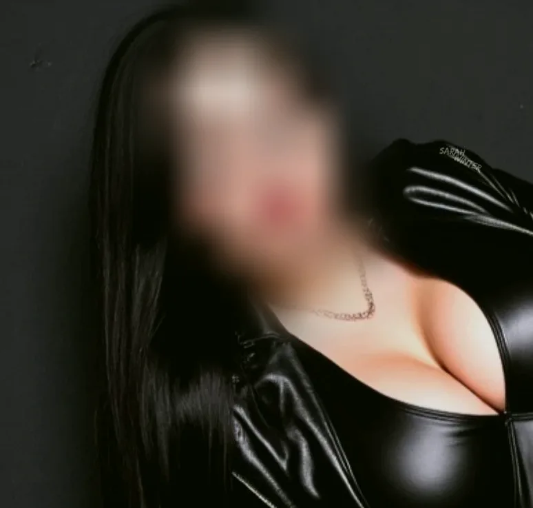Lilly, 37