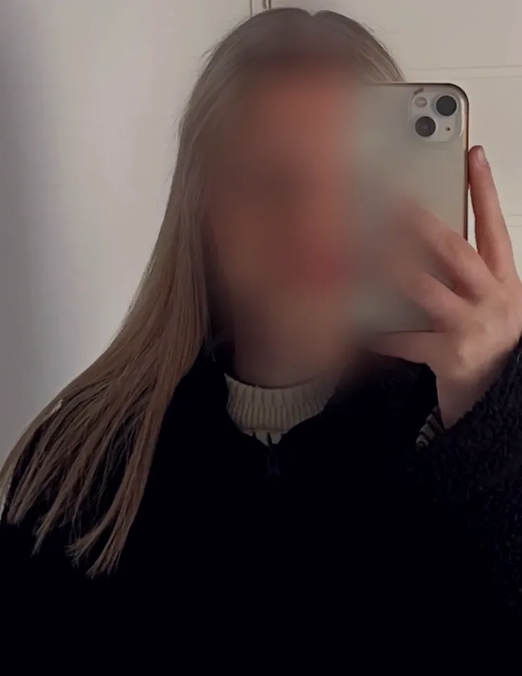 Melanie, 26