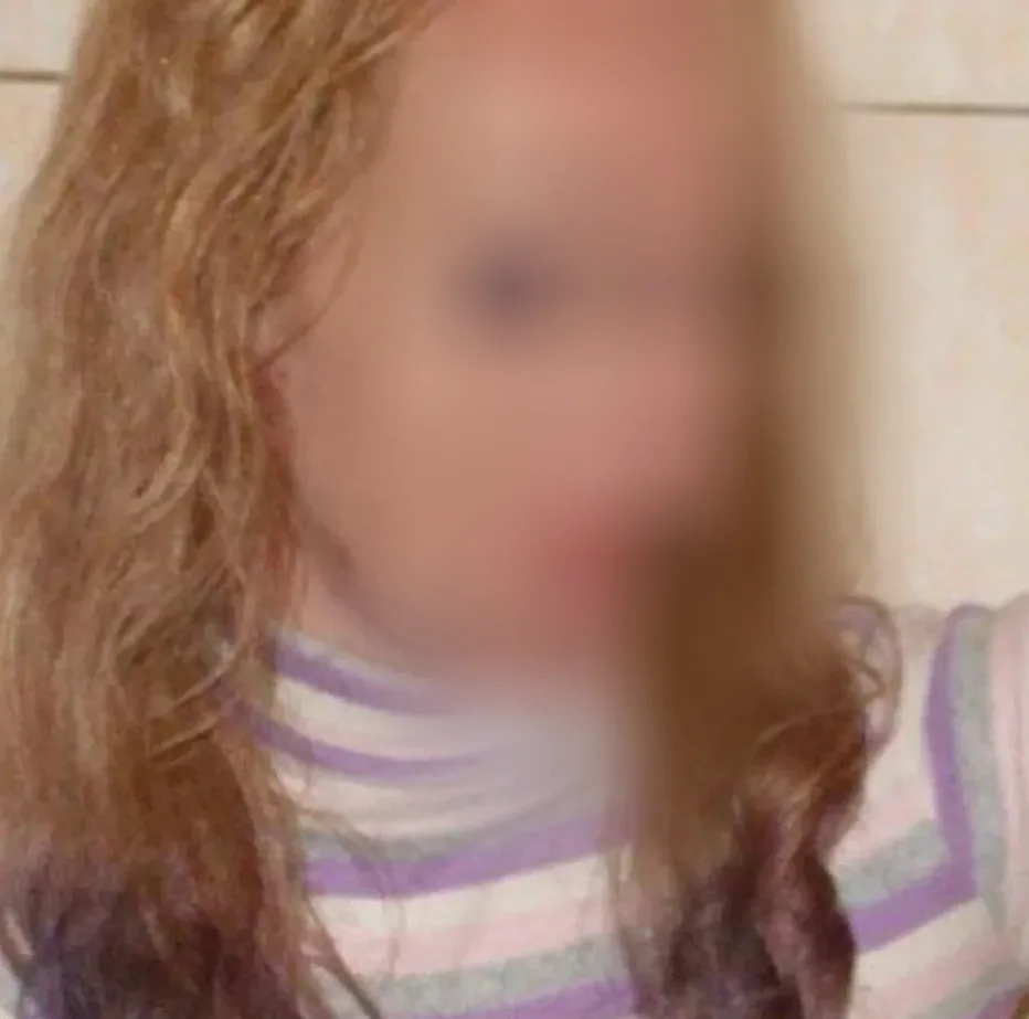 Nele, 24
