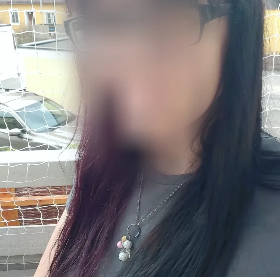 Pauline, 37